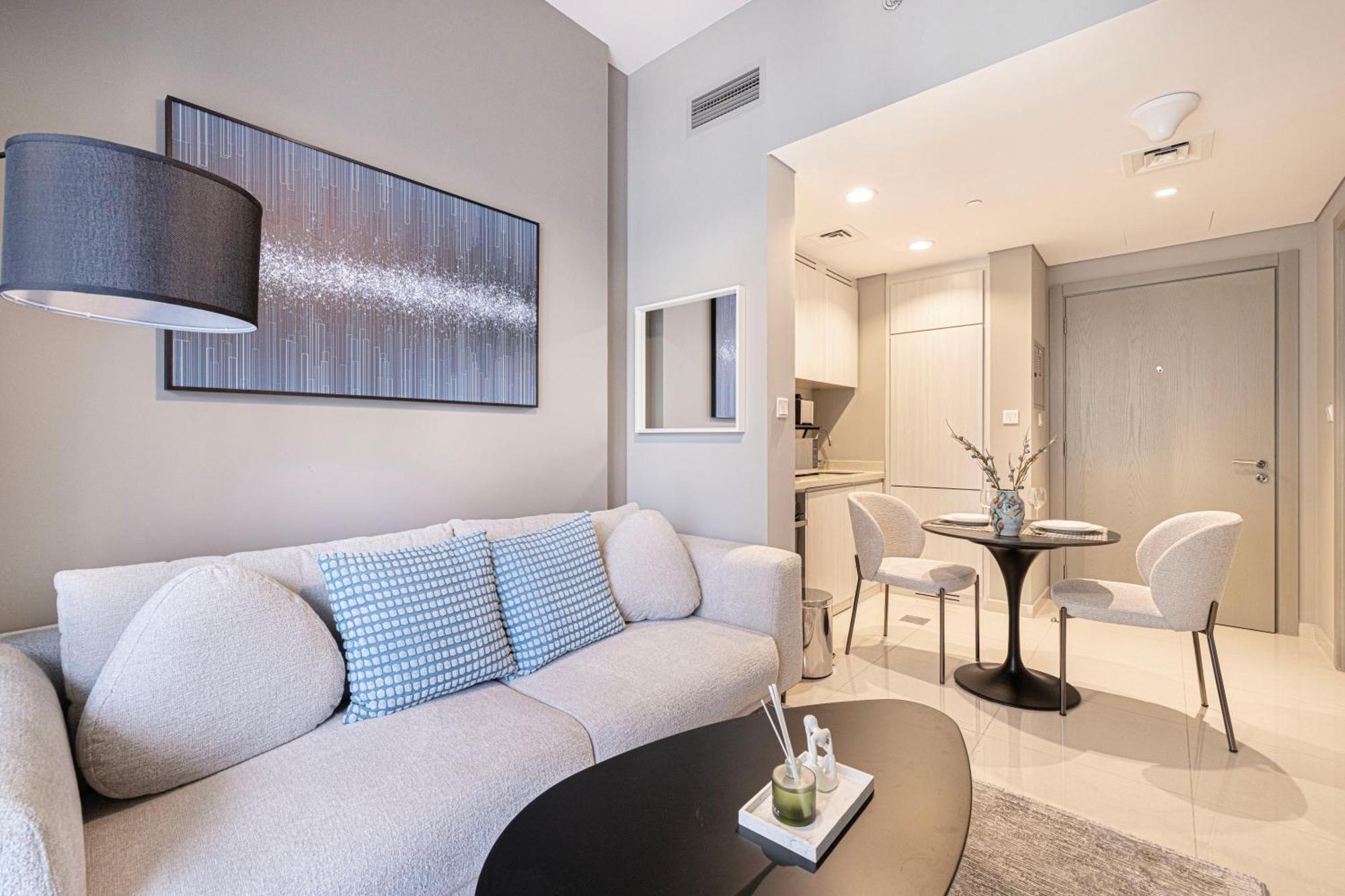 Stunning 1br With View - Zada Tower, Business Bay * دبي
